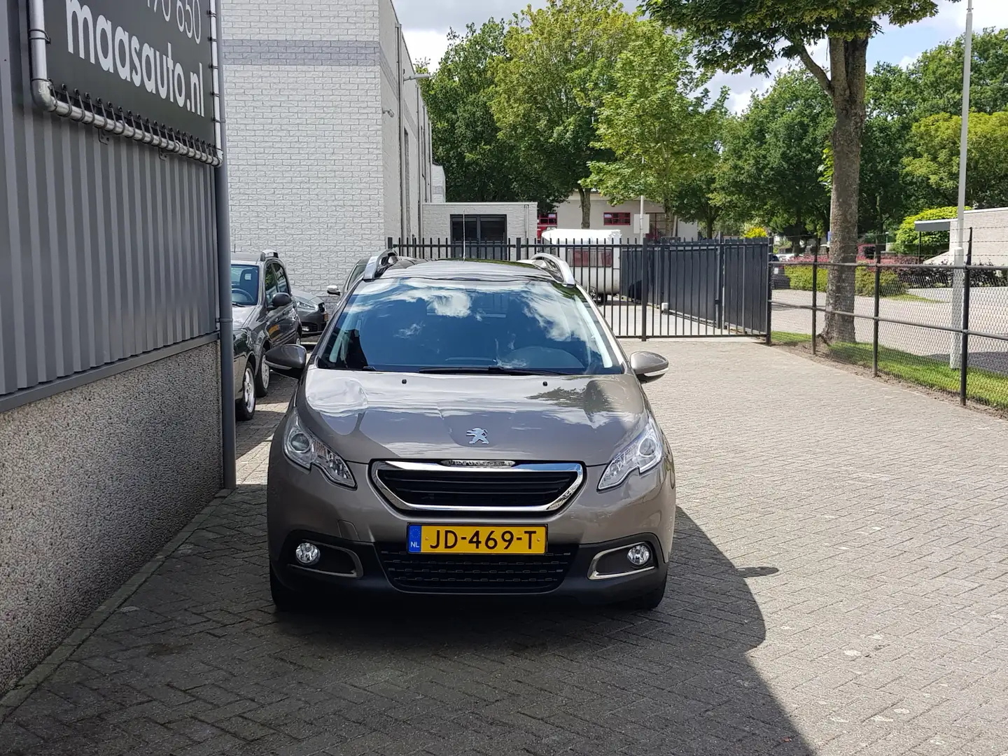 Peugeot 2008 1.2 110 pk automaat PureTech Active panorama-dak 1 Grau - 2