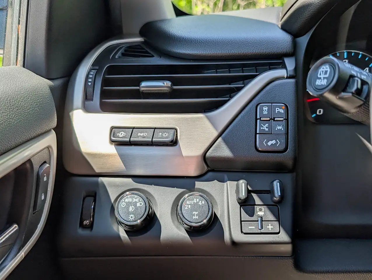 GMC Yukon снимка GMC Yukon