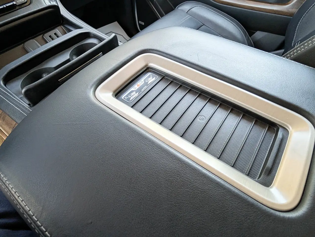 GMC Yukon снимка GMC Yukon