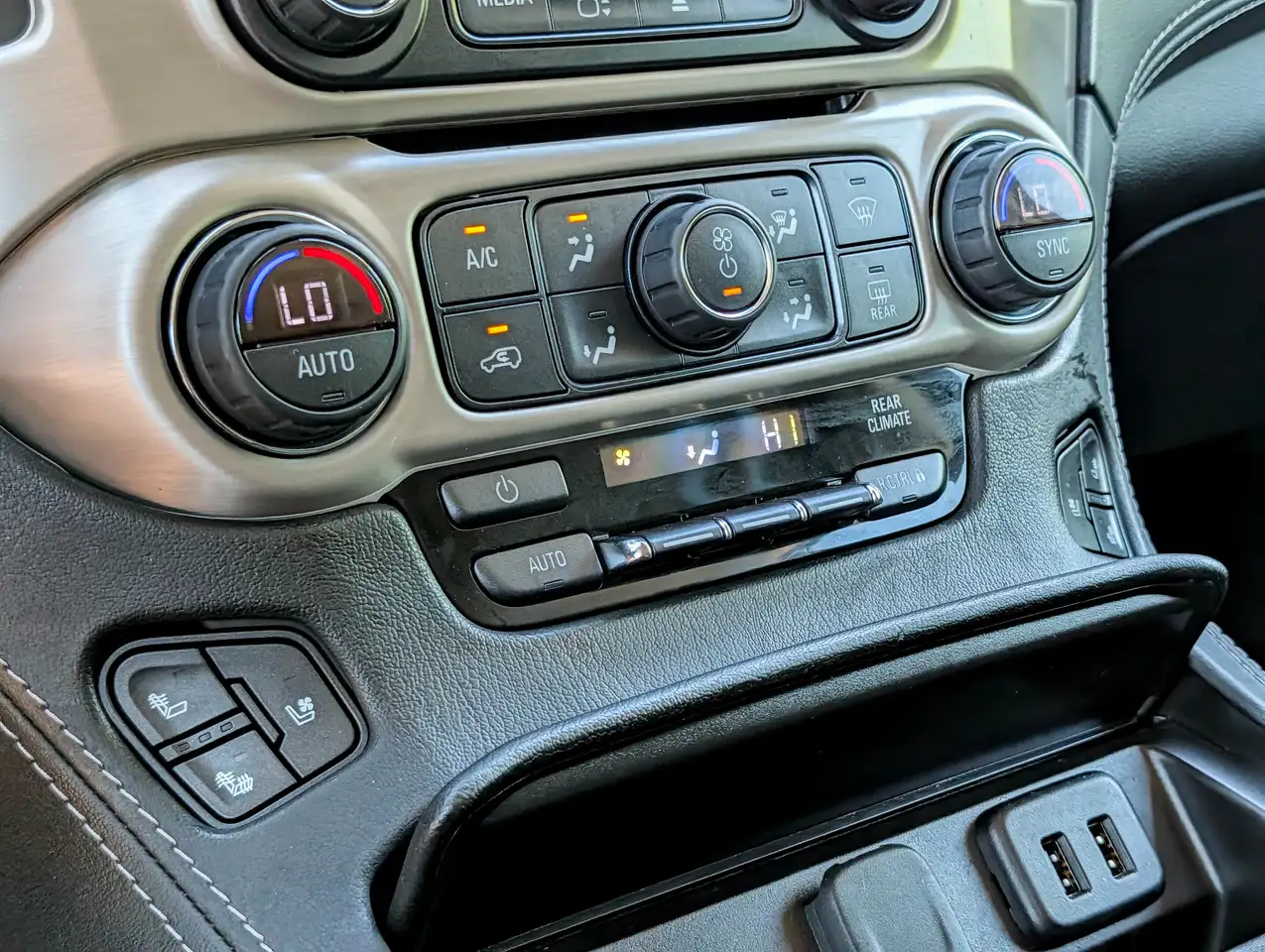 GMC Yukon снимка GMC Yukon