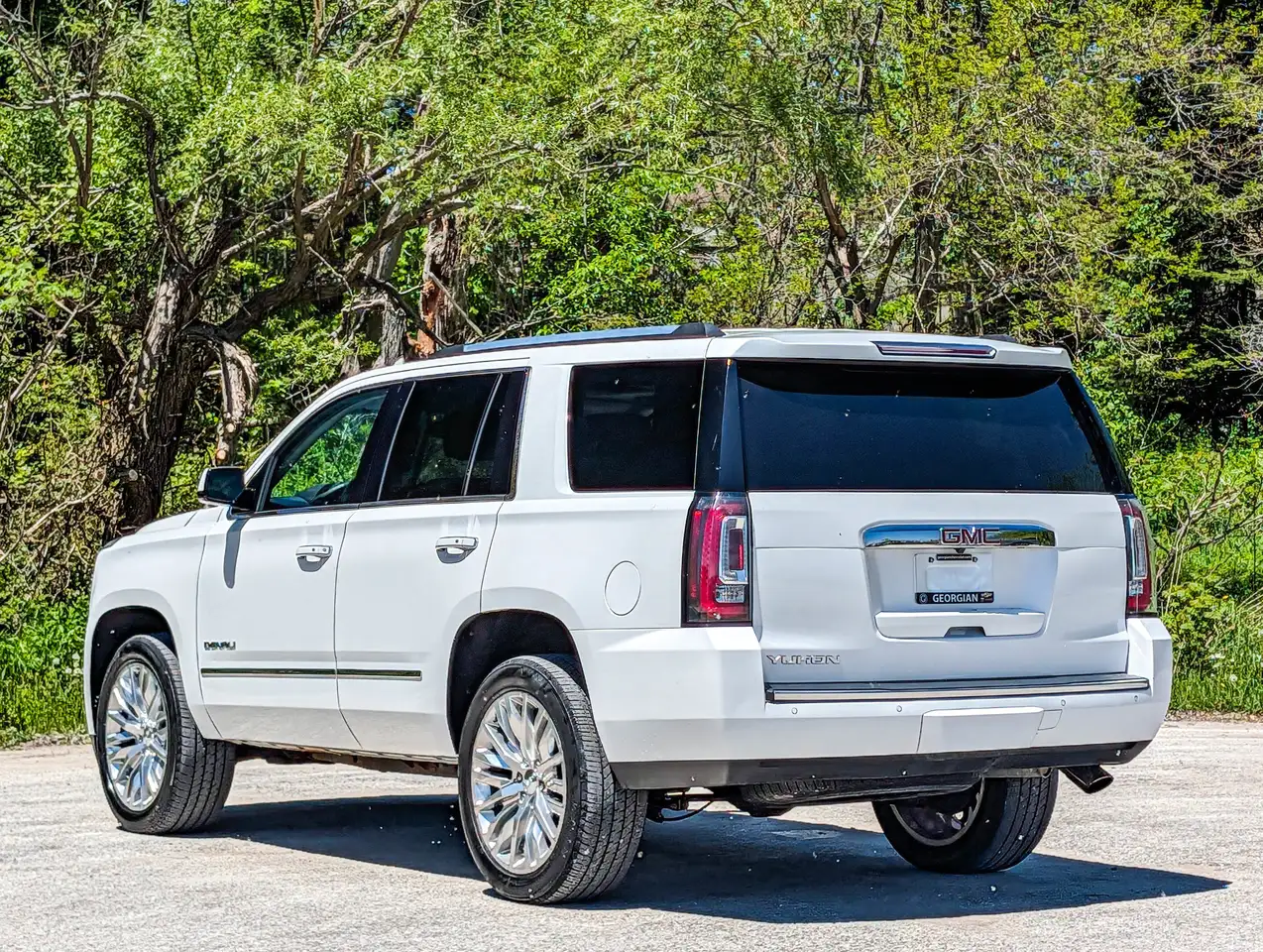 GMC Yukon снимка GMC Yukon