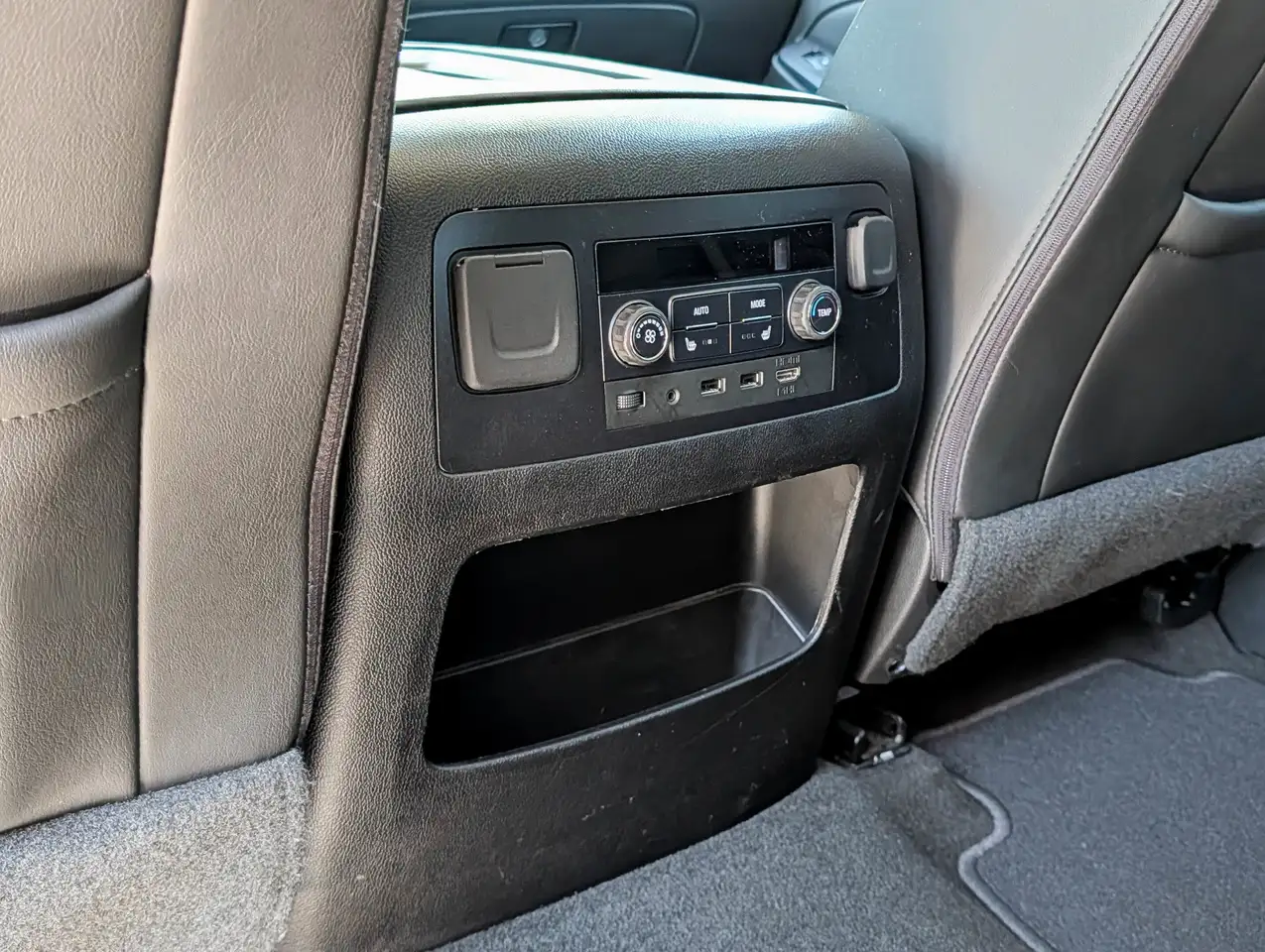 GMC Yukon снимка GMC Yukon