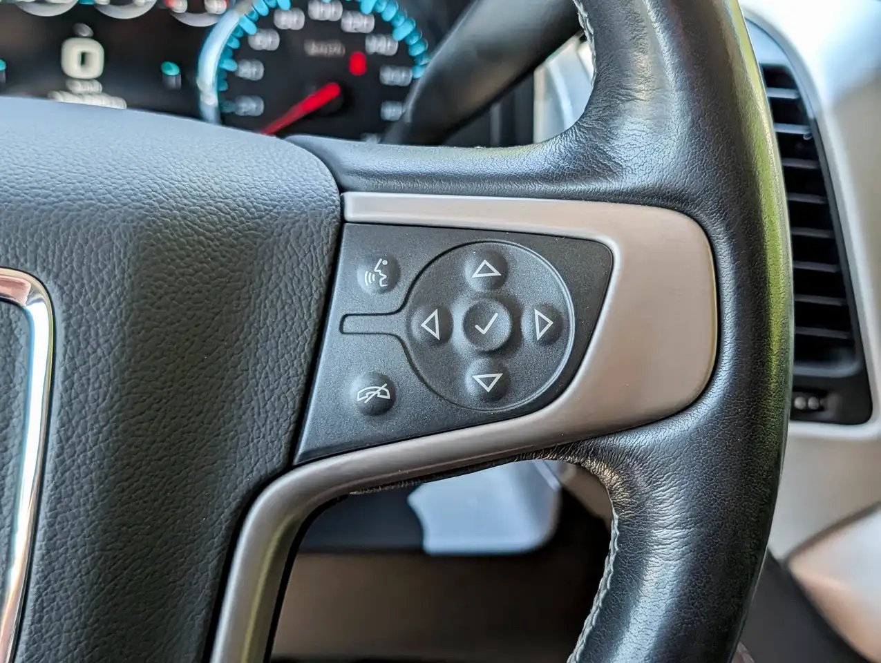 GMC Yukon снимка GMC Yukon