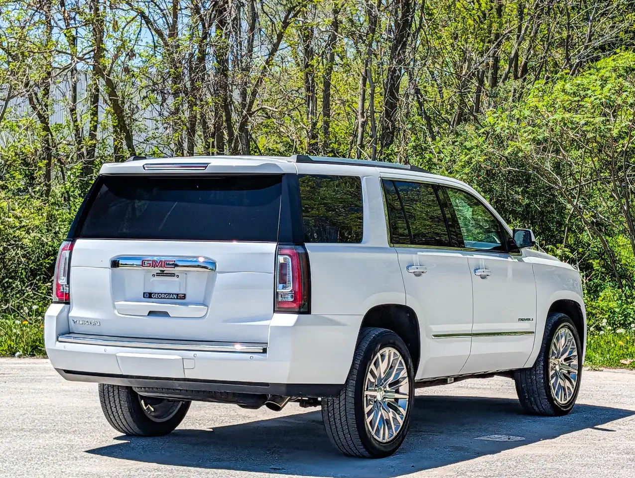 GMC Yukon снимка GMC Yukon