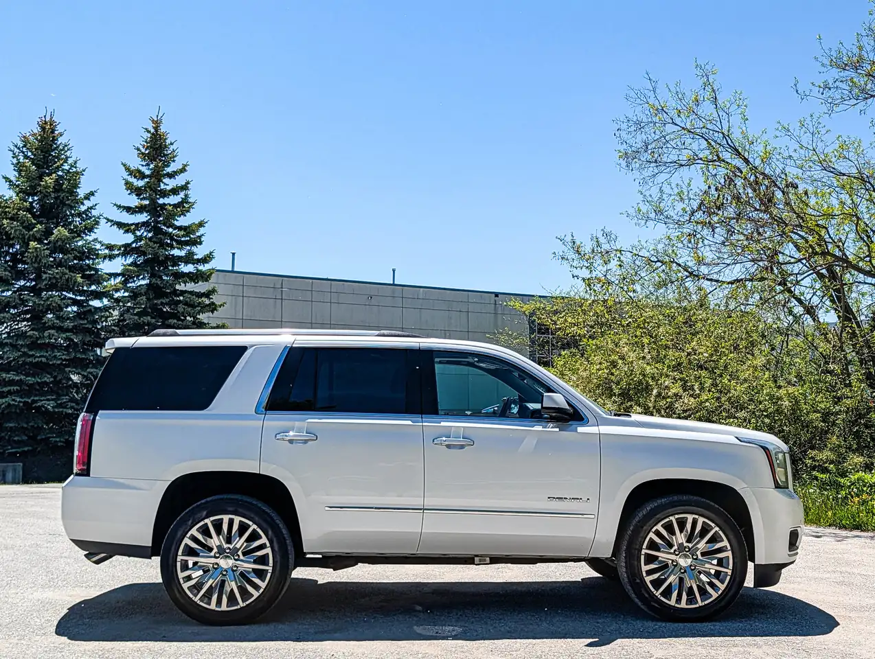 GMC Yukon снимка GMC Yukon