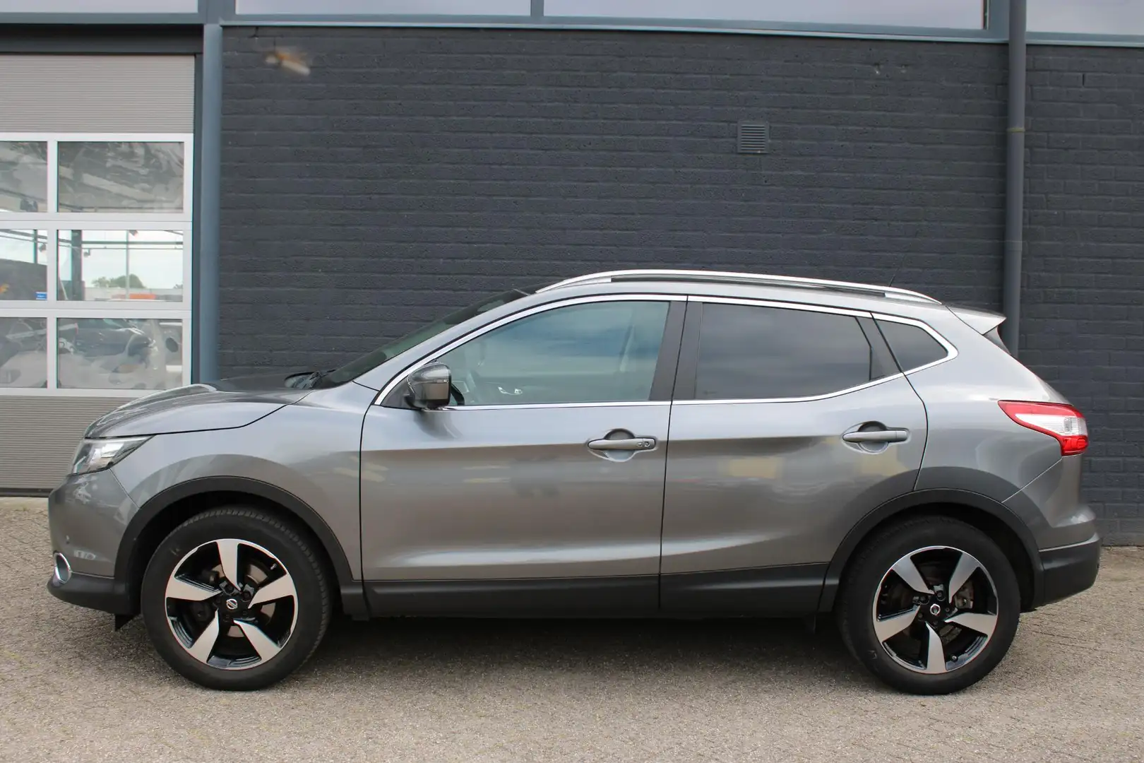 Nissan Qashqai 1.6 DIG-T 163 PK Connect Edition Navigatie | 360 G Grijs - 2