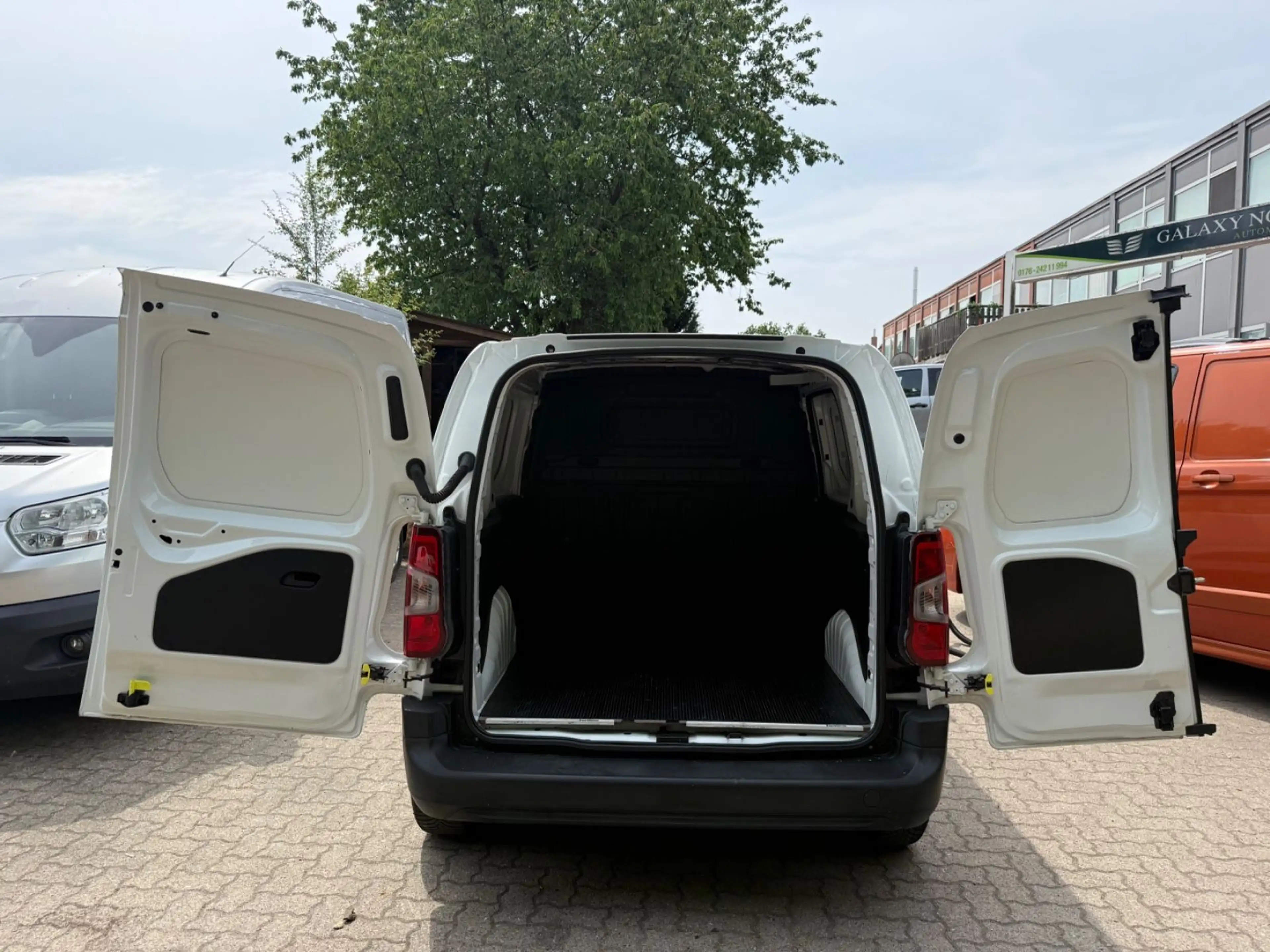 Peugeot Partner PARTNER PRO Benzin VOLL SERVICE KLIMA SHZ 21t KM — photo 12