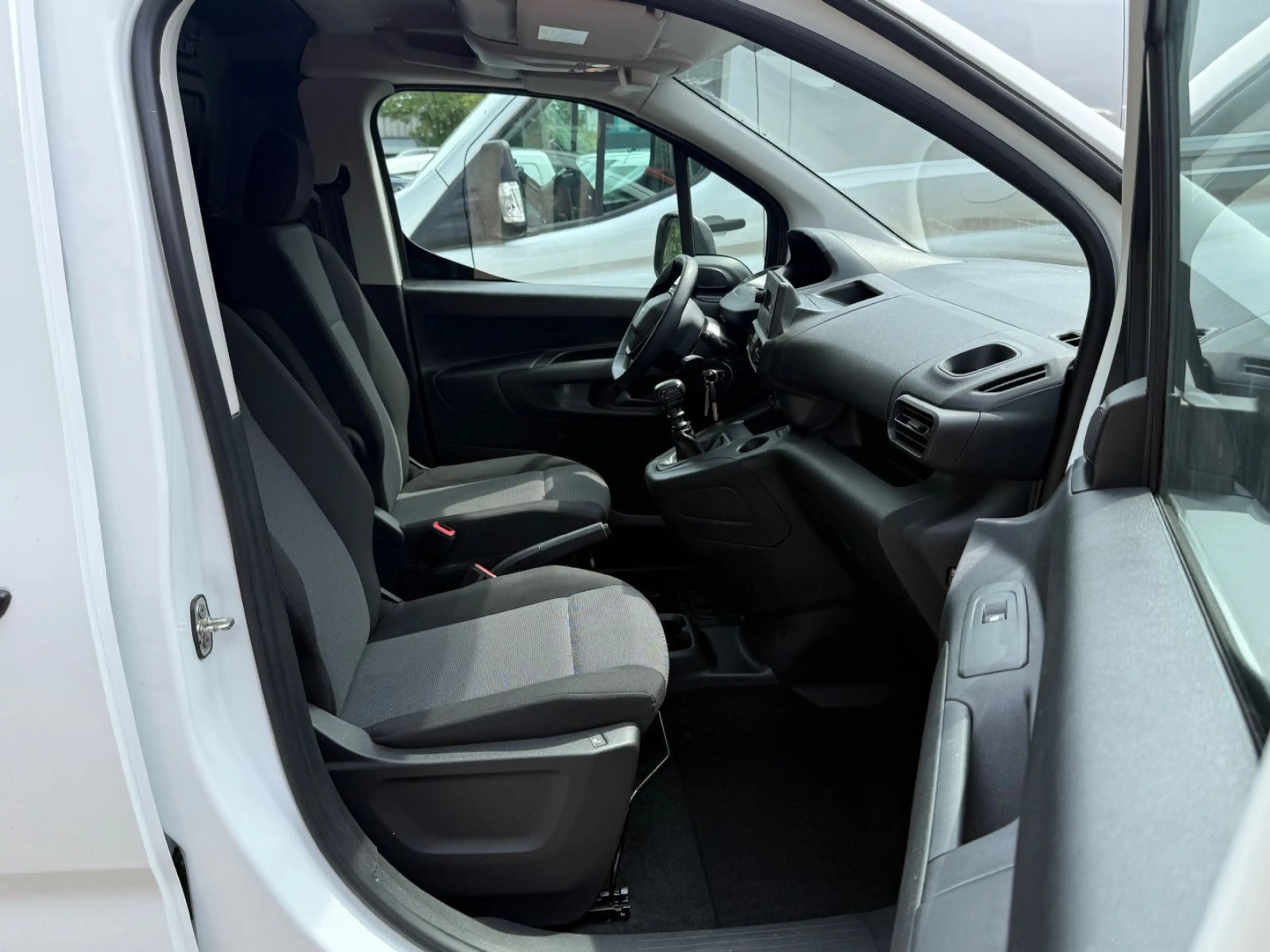 Peugeot Partner PARTNER PRO Benzin VOLL SERVICE KLIMA SHZ 21t KM — photo 15