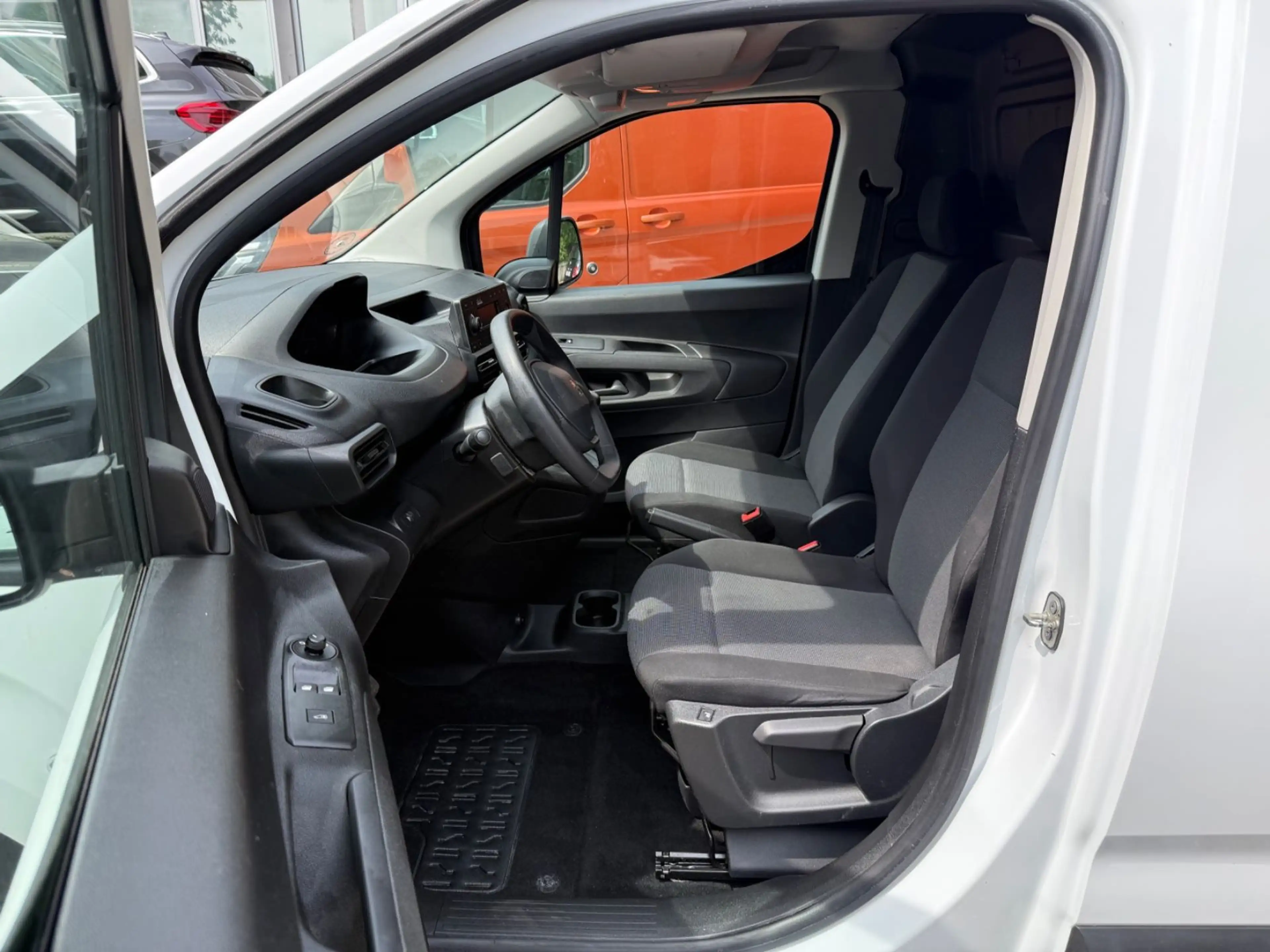 Peugeot Partner PARTNER PRO Benzin VOLL SERVICE KLIMA SHZ 21t KM — photo 14