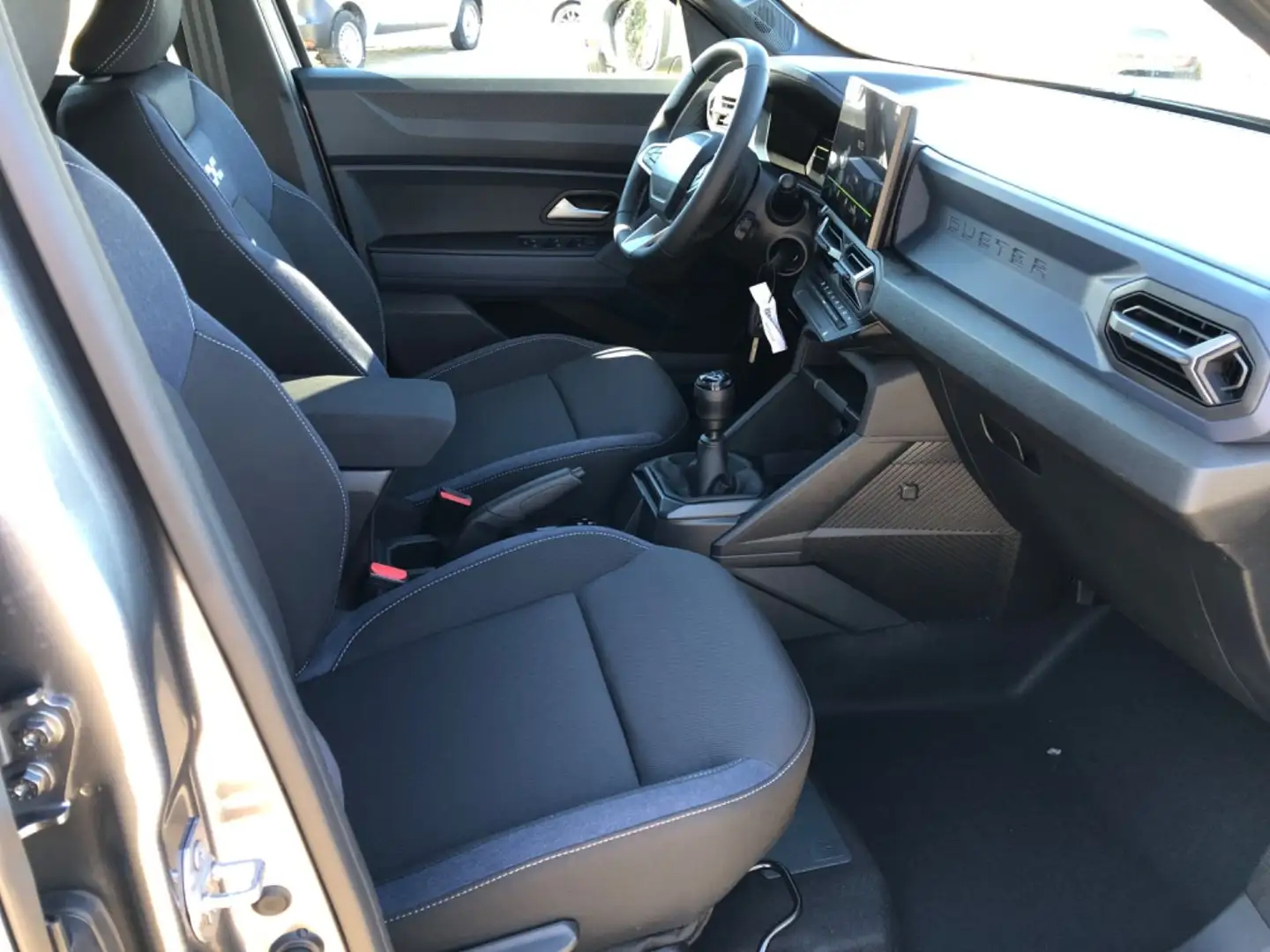 Dacia Duster III TCe 130 Expression 4x4 Grau - 2