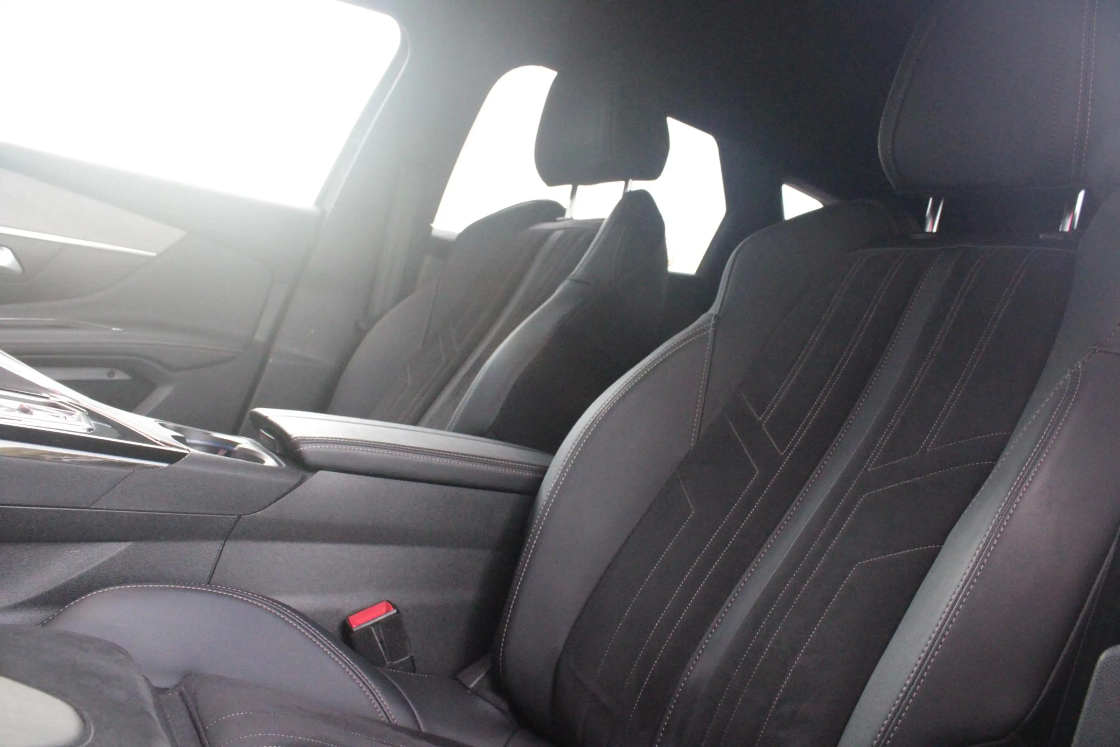 Peugeot 3008 1.6 HYbrid 225PK GT PACK BUSINESS BLACK PACK | AFN — photo 2