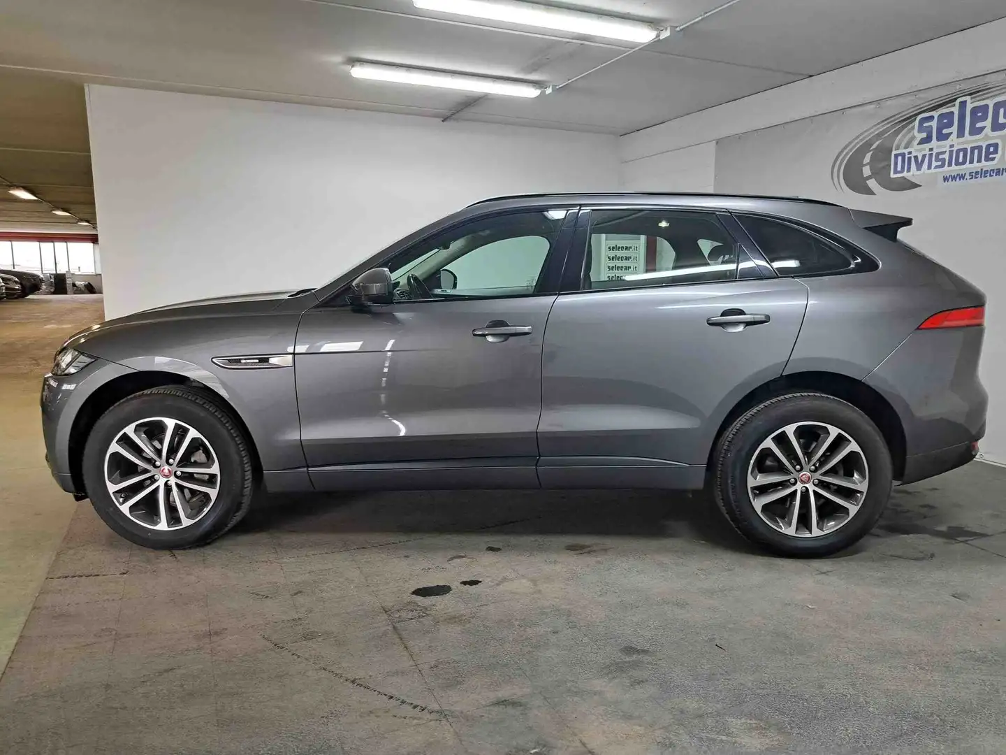 Jaguar F-Pace F-Pace 2015 2.0d i4 R-Sport awd 180cv auto my19 Gris - 2
