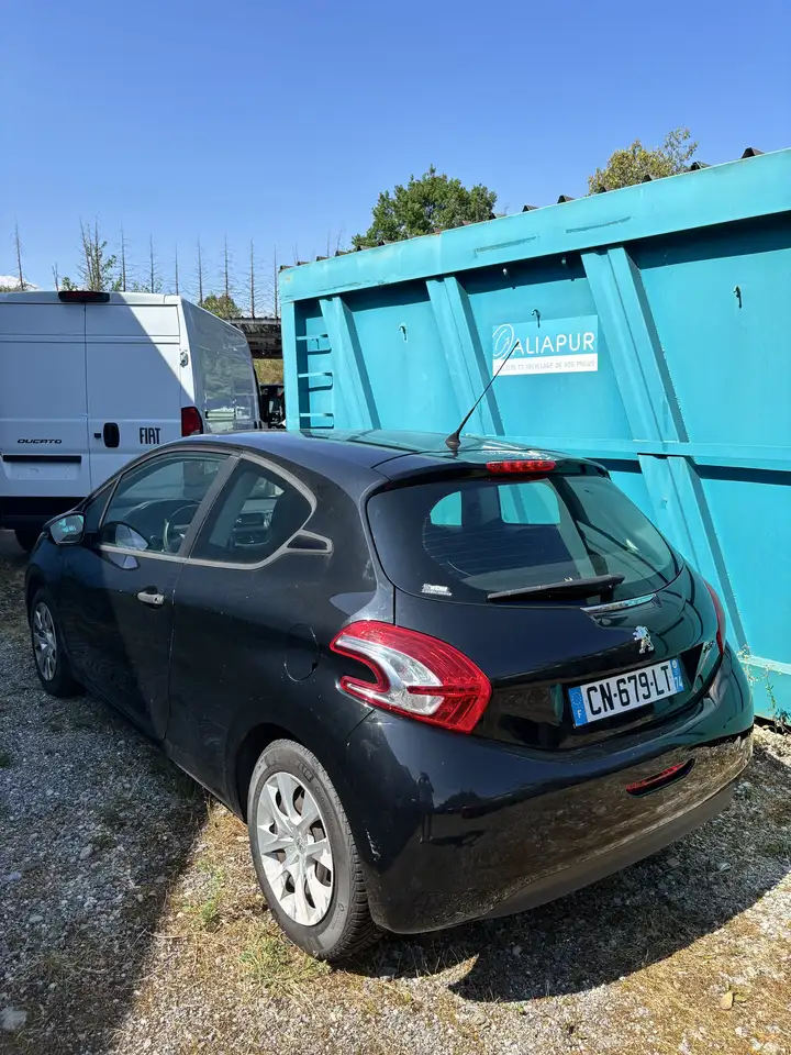 Peugeot 208 208