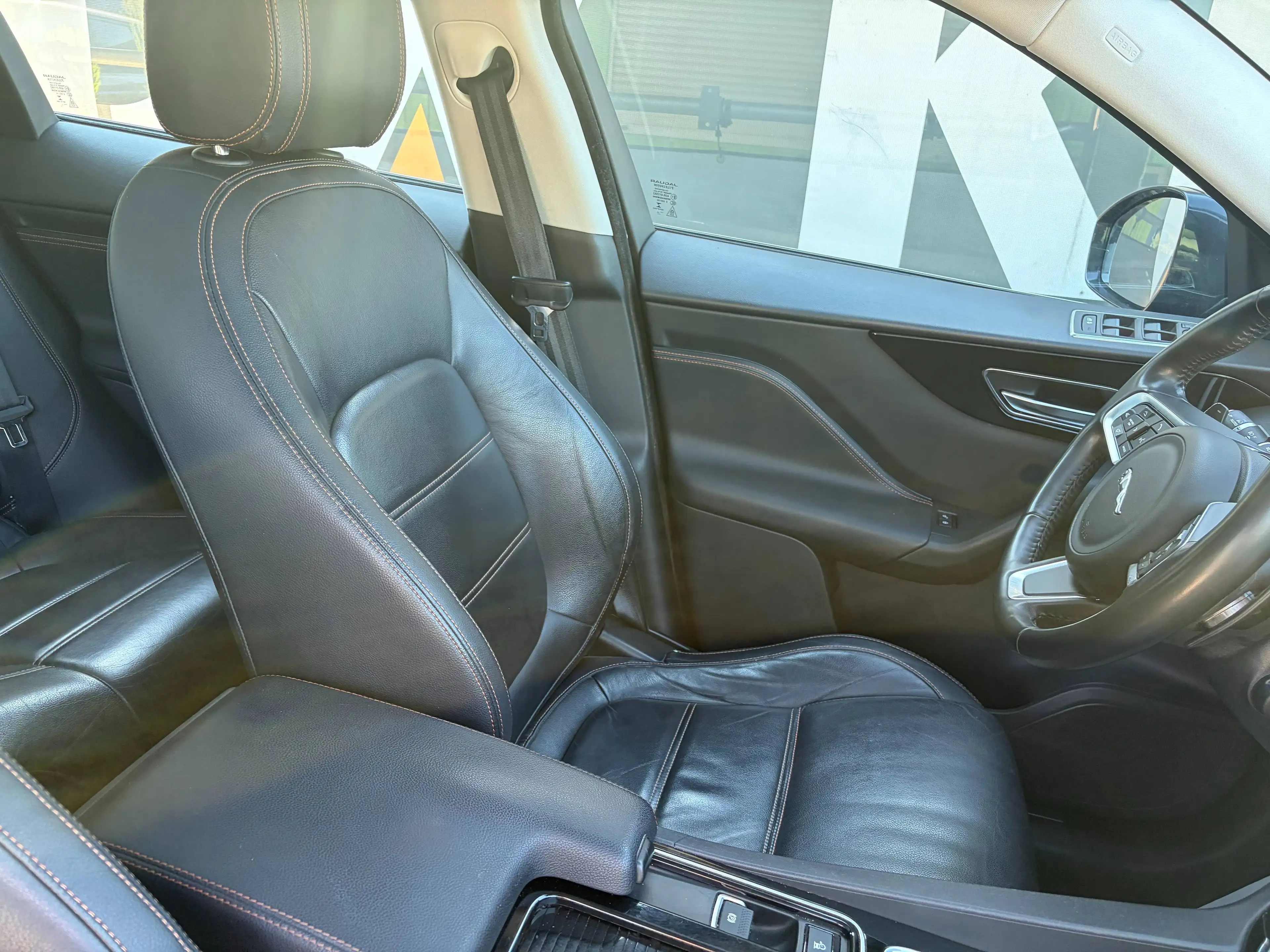 Jaguar F-Pace F-Pace 2.0 D AWD Prestige — photo 8