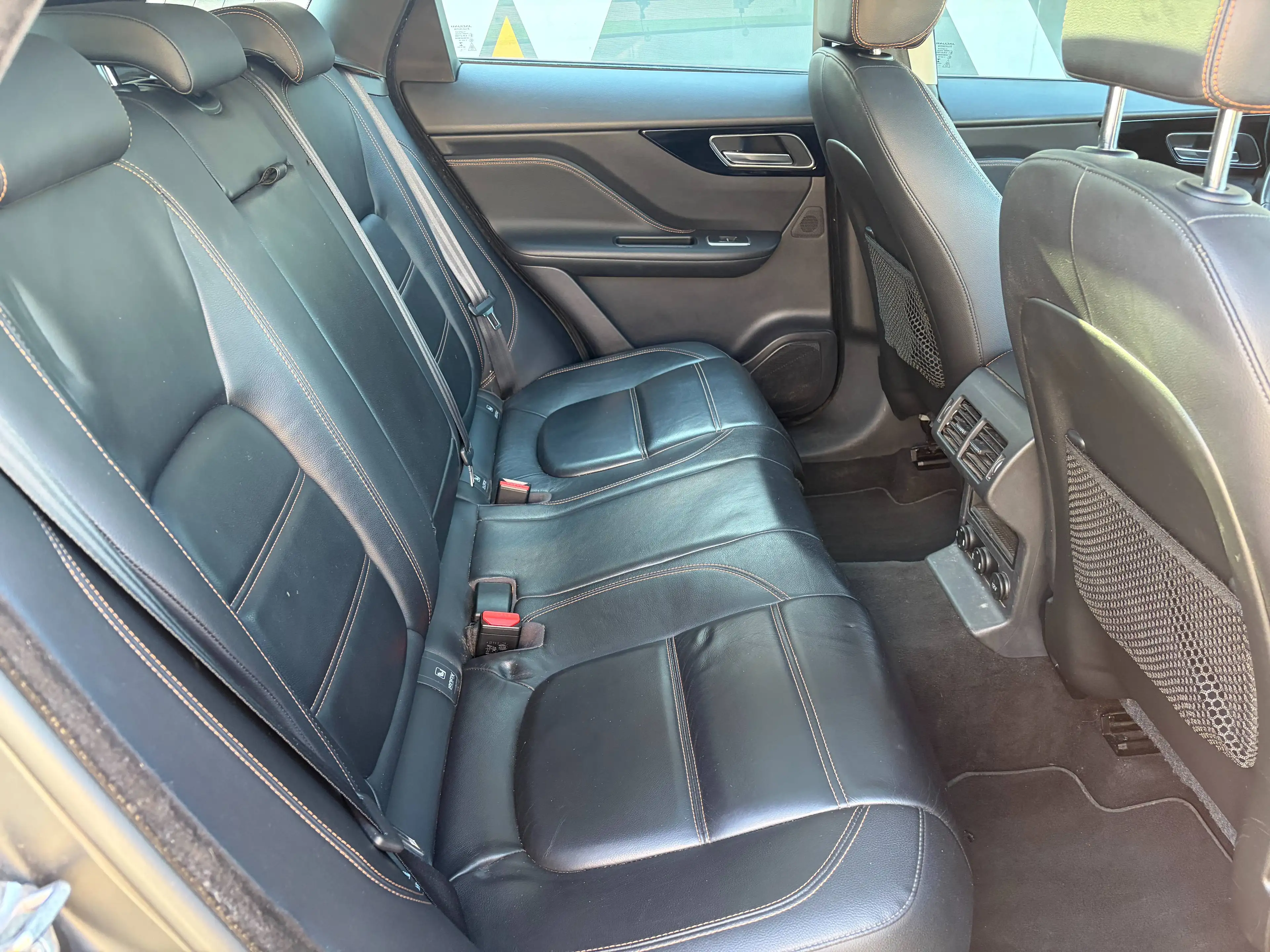 Jaguar F-Pace F-Pace 2.0 D AWD Prestige — photo 10