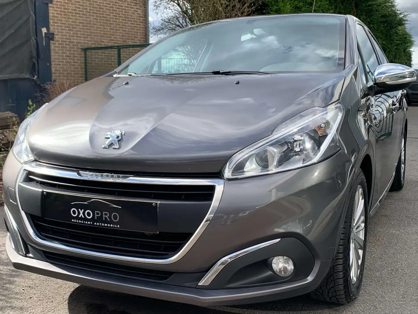 Peugeot 208 1.2i Style / Airco / Gps / Cruise / CarPlay / PDC Gris - 2