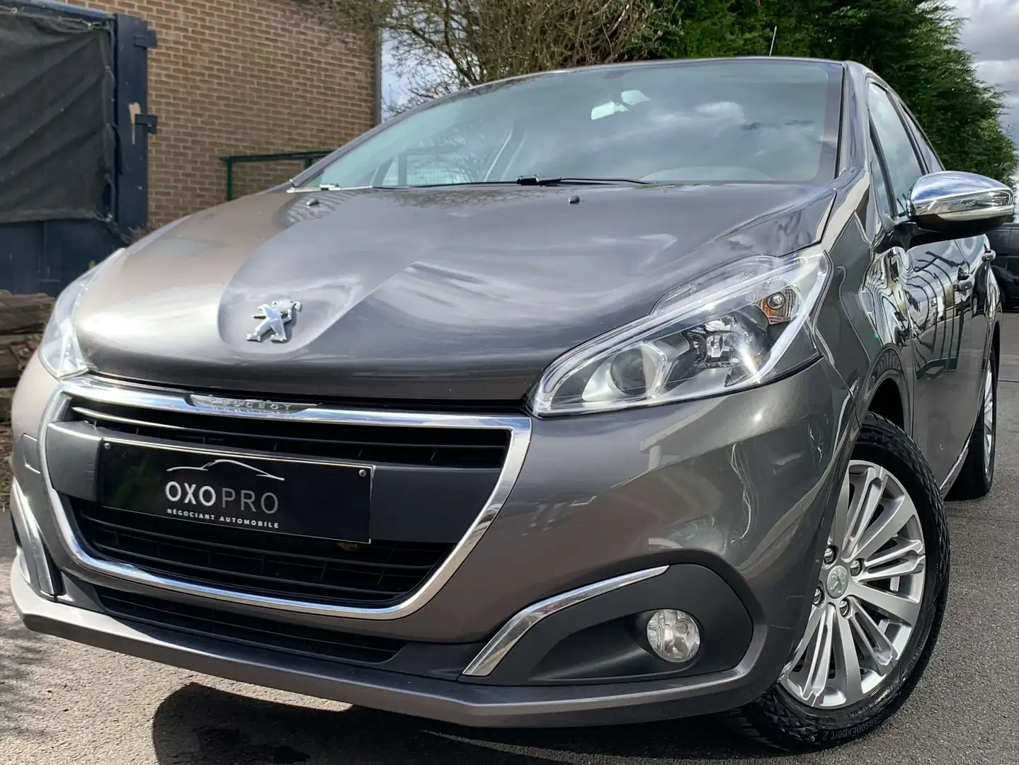 Peugeot 208 1.2i Style / Airco / Gps / Cruise / CarPlay / PDC Gris - 1