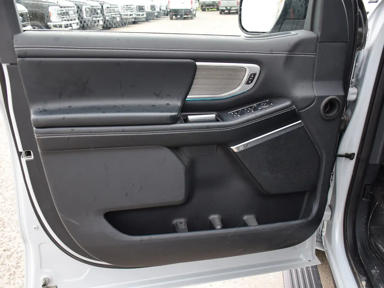 Ford Expedition снимка Ford Expedition