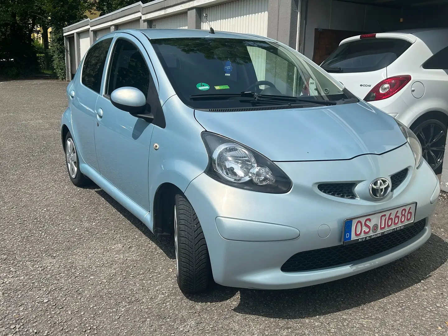 Toyota Aygo City, Klima, ZV, HU neu, ALL-Wetterreifen Blau - 1
