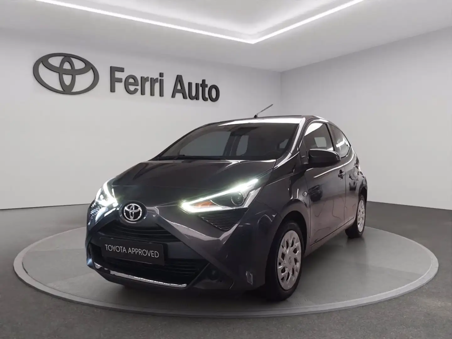 Toyota Aygo 5p 1.0 x-play m-mt 72cv Grigio - 1