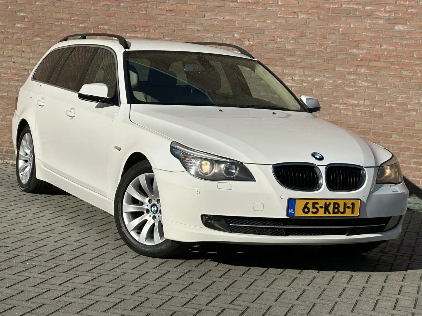 BMW 520 5-serie Touring 520I Executive LCI - Leder - Navi Wit - 2