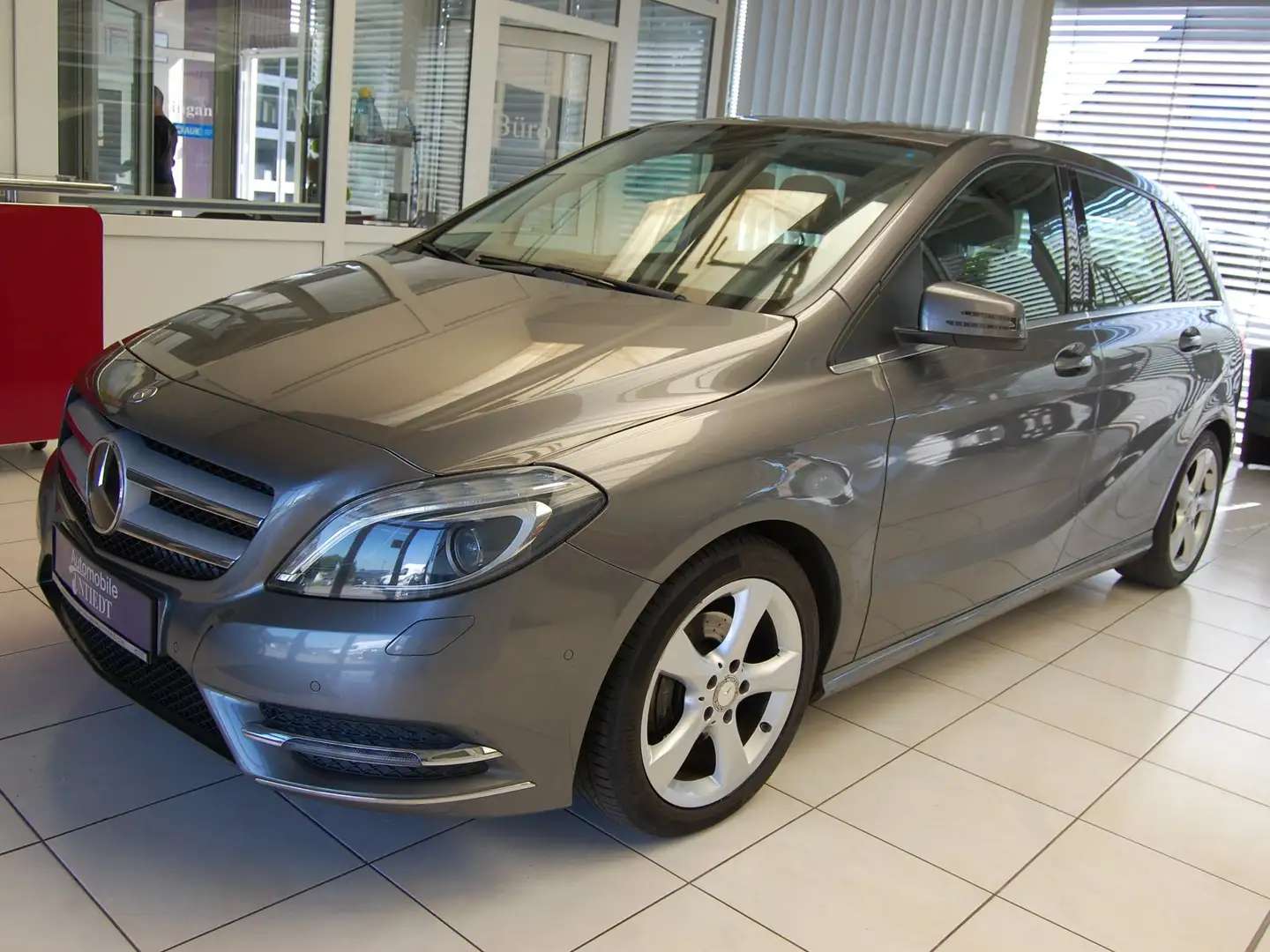 Mercedes-Benz B 180 CDI Sport-Paket Kamera AHK. Navi Xenon Grau - 1