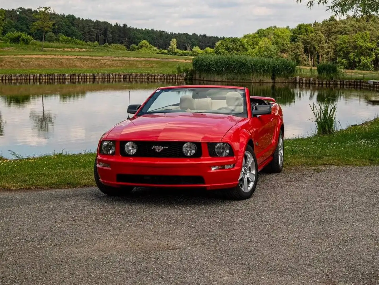 Ford Mustang Mustang Cabrio GT Aut. Rot - 1