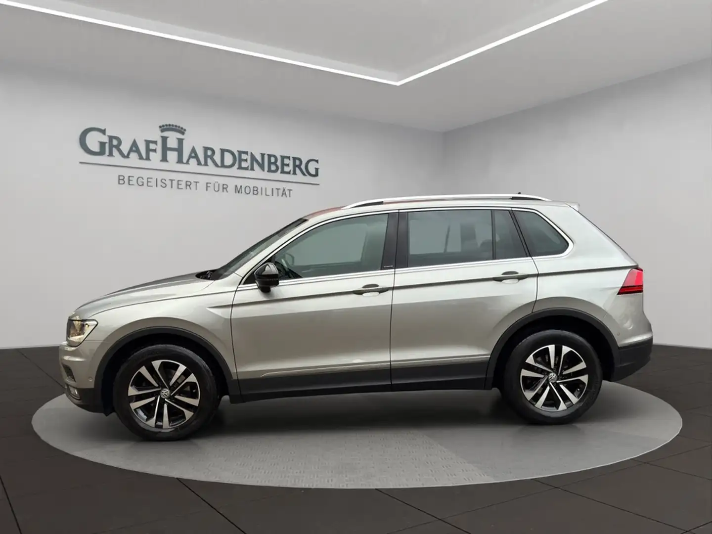 Volkswagen Tiguan IQ.Drive TDI DSG Navi AHK Rückfahrkamera Silber - 2
