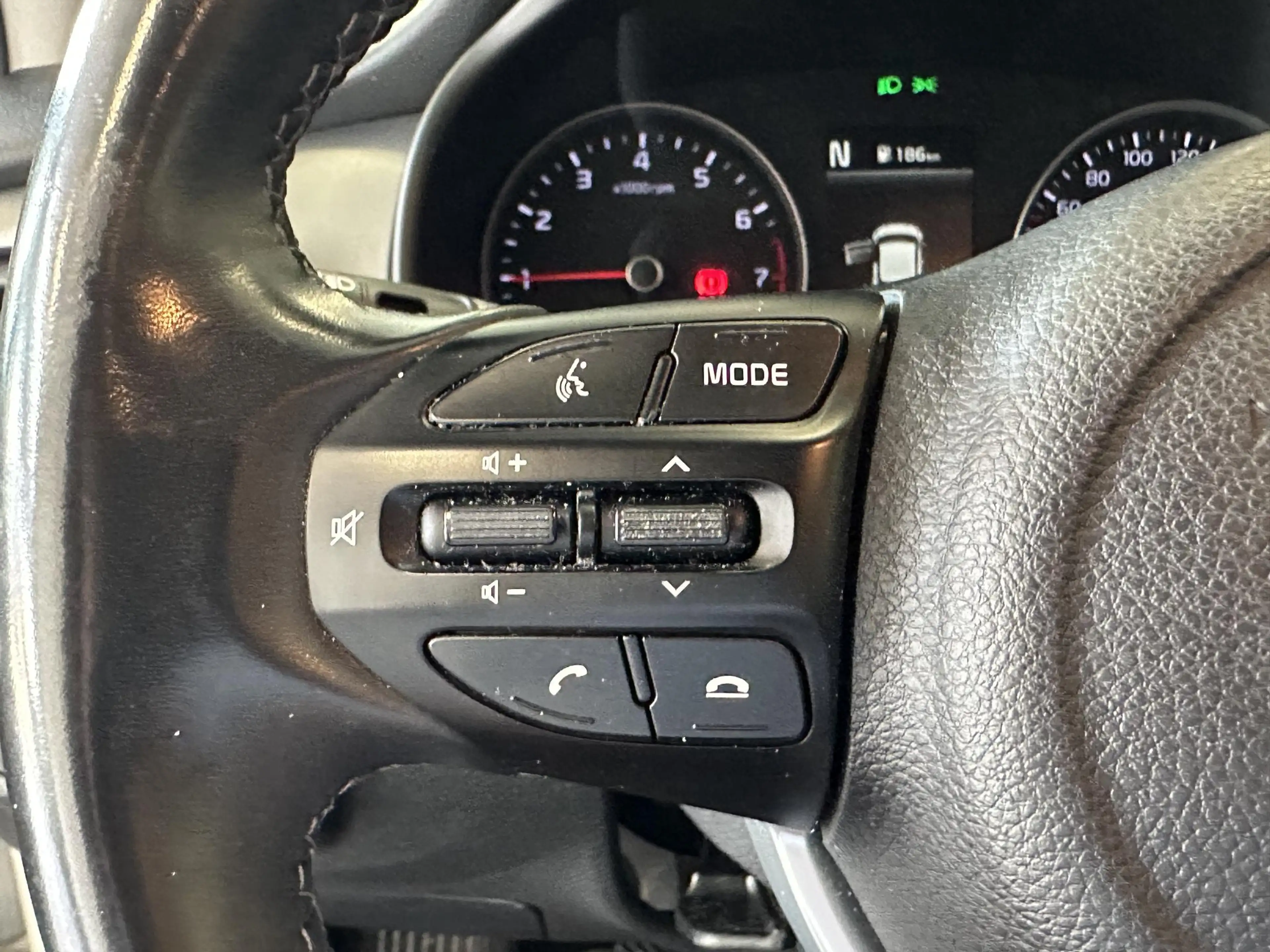 Kia Stonic 1.0 T-GDi MHEV DynamicLine — photo 8