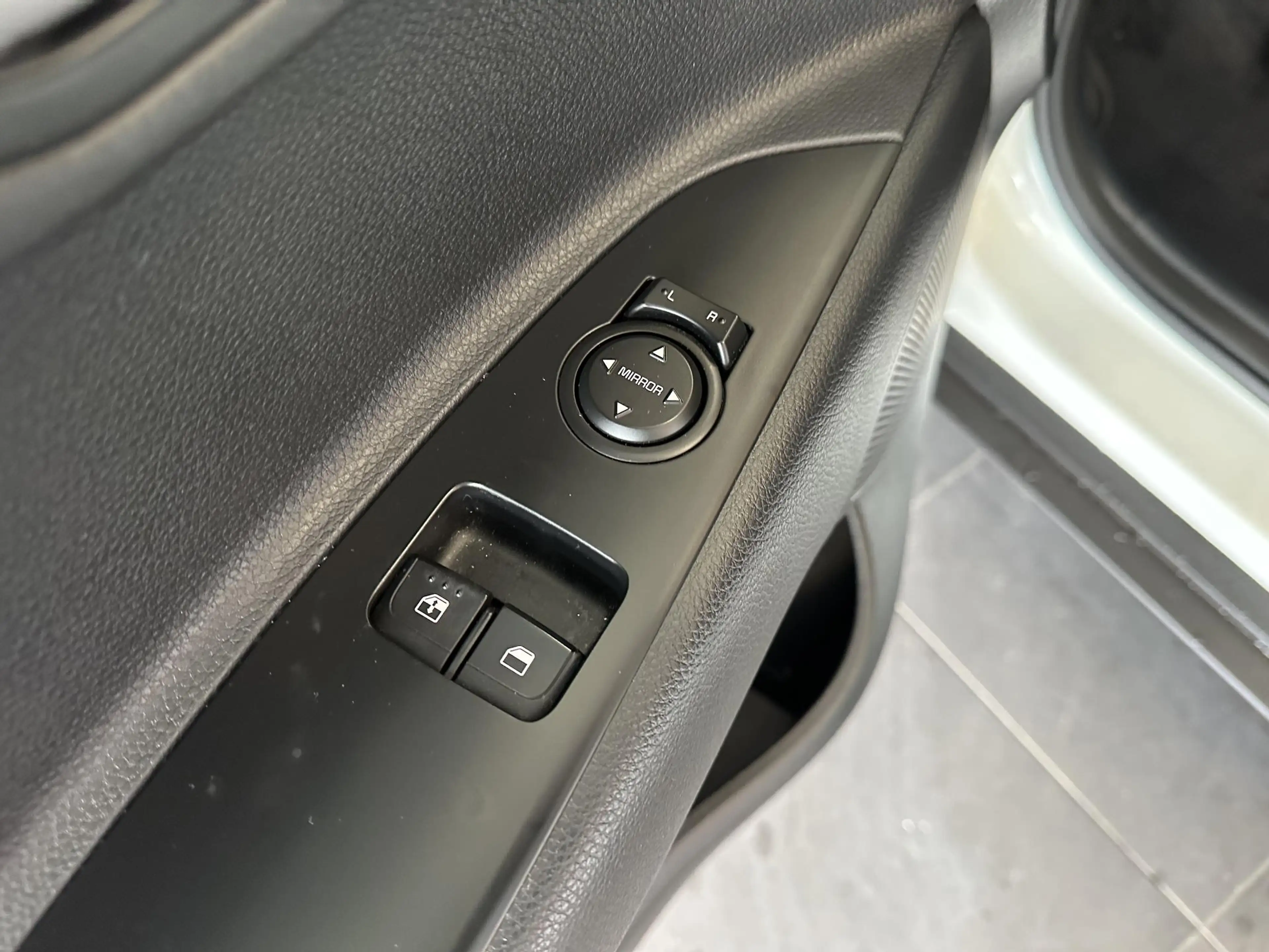 Kia Stonic 1.0 T-GDi MHEV DynamicLine — photo 3