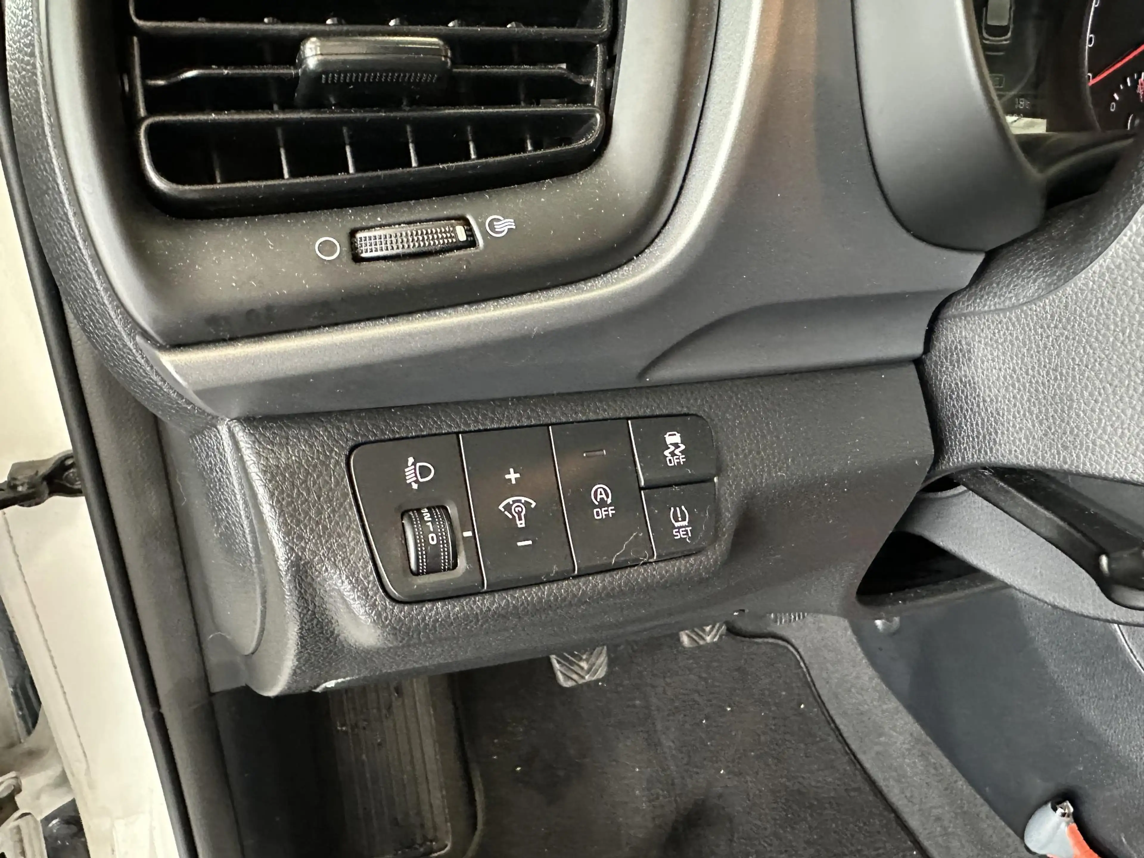 Kia Stonic 1.0 T-GDi MHEV DynamicLine — photo 6