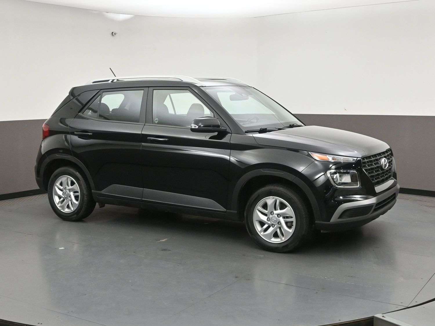 2026 Hyundai Venue Preferred Heated Seats/Wheel, Apple/Android, Blind