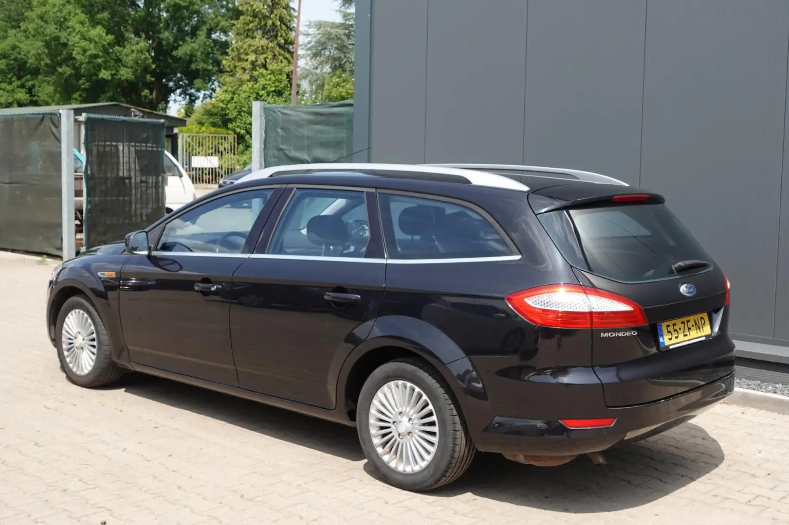 Ford Mondeo Wagon 2.0-16V Titanium Zwart - 2