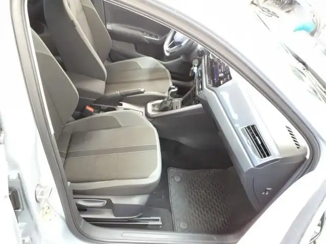 Volkswagen Polo view 5