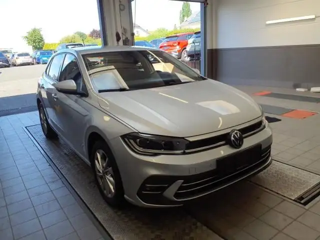 Volkswagen Polo view 2