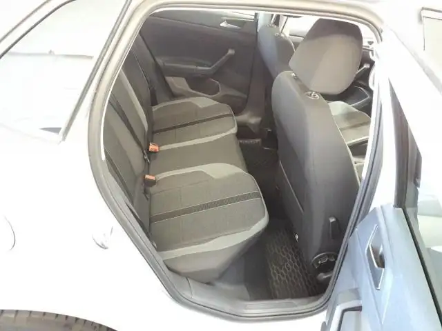 Volkswagen Polo view 6