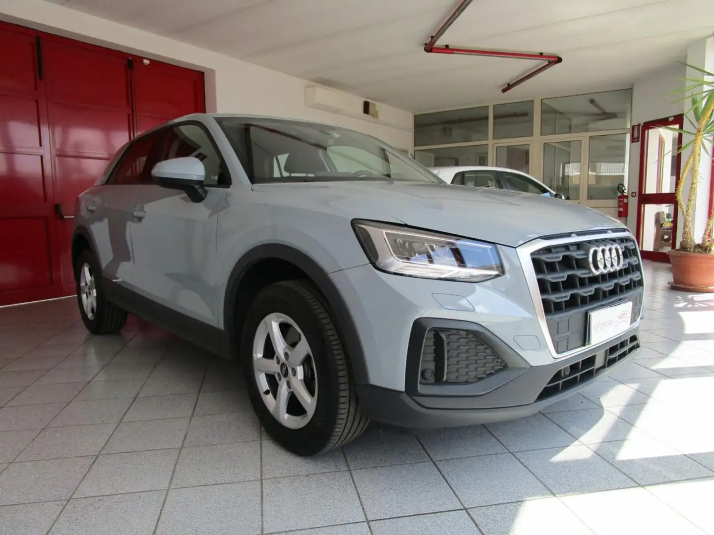 Audi Q2 35 TDI S tronic business nazionale Gris - 2