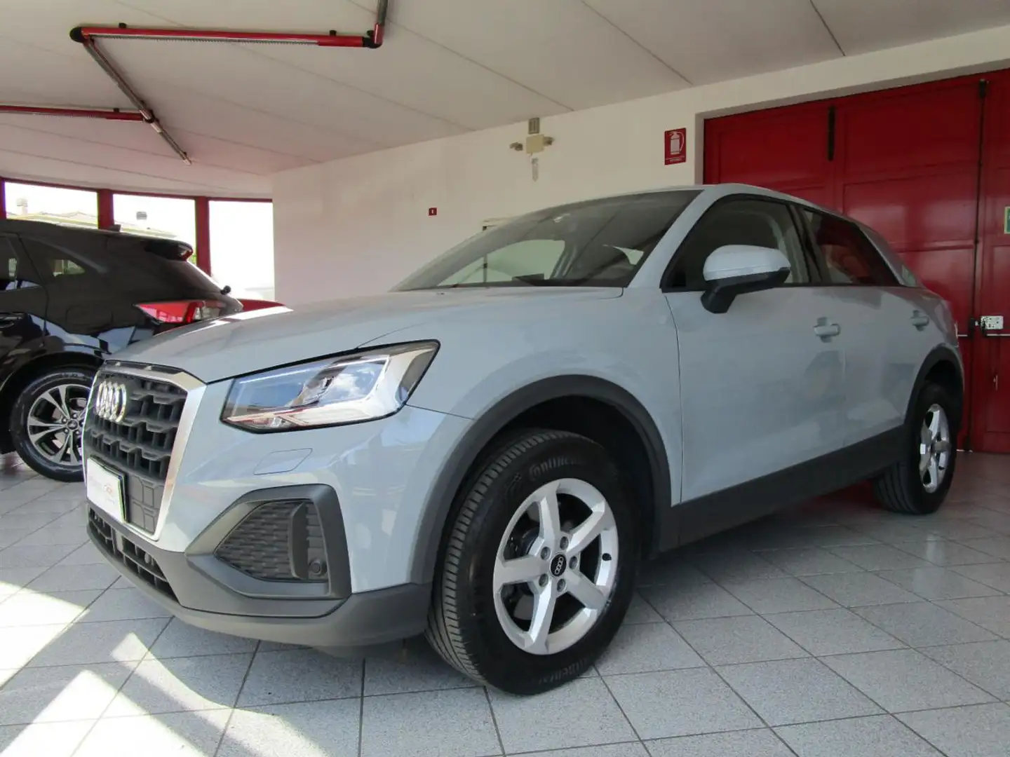 Audi Q2 35 TDI S tronic business nazionale Gris - 1