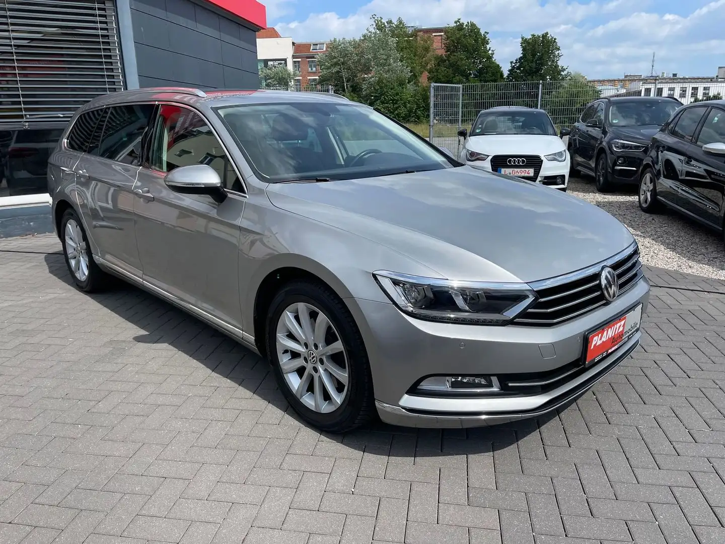 Volkswagen Passat Highline BMT/Abstandstemp./Scheckheft/LED Zilver - 1