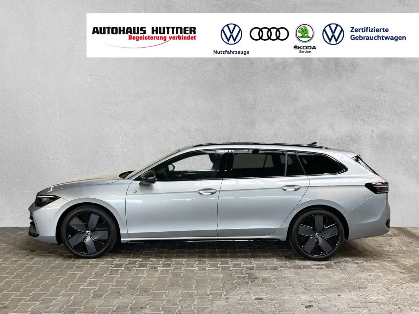 Volkswagen Passat Variant R-LINE 2.0 TDI DSG NAVI LED AHK PDC Silber - 2
