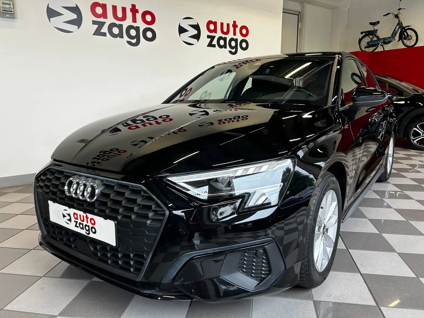 Audi A3 Sportback 35 1.5 TFSI 150 CV Sport crna - 1