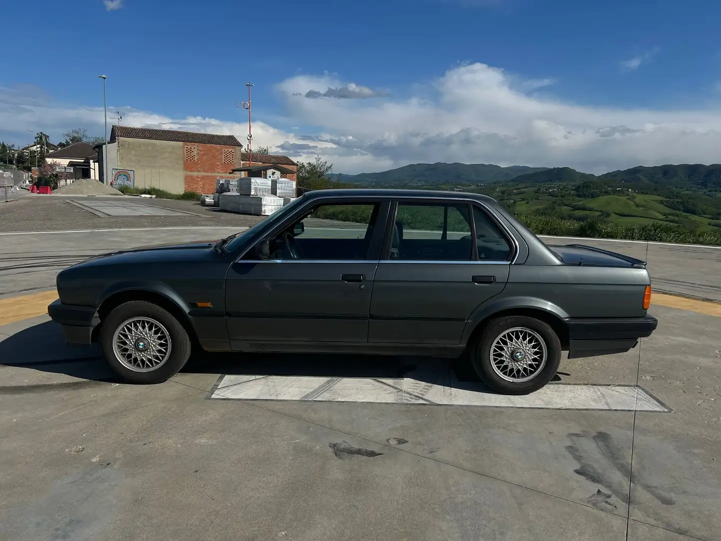 BMW 316 316i auto 4p Šedá - 2