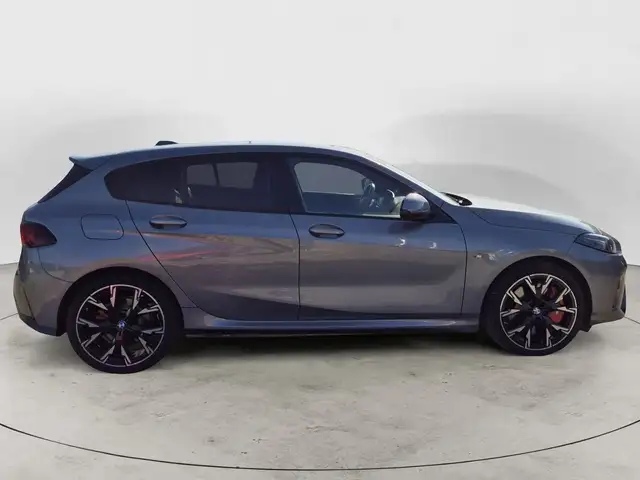 BMW 1 Series view 5
