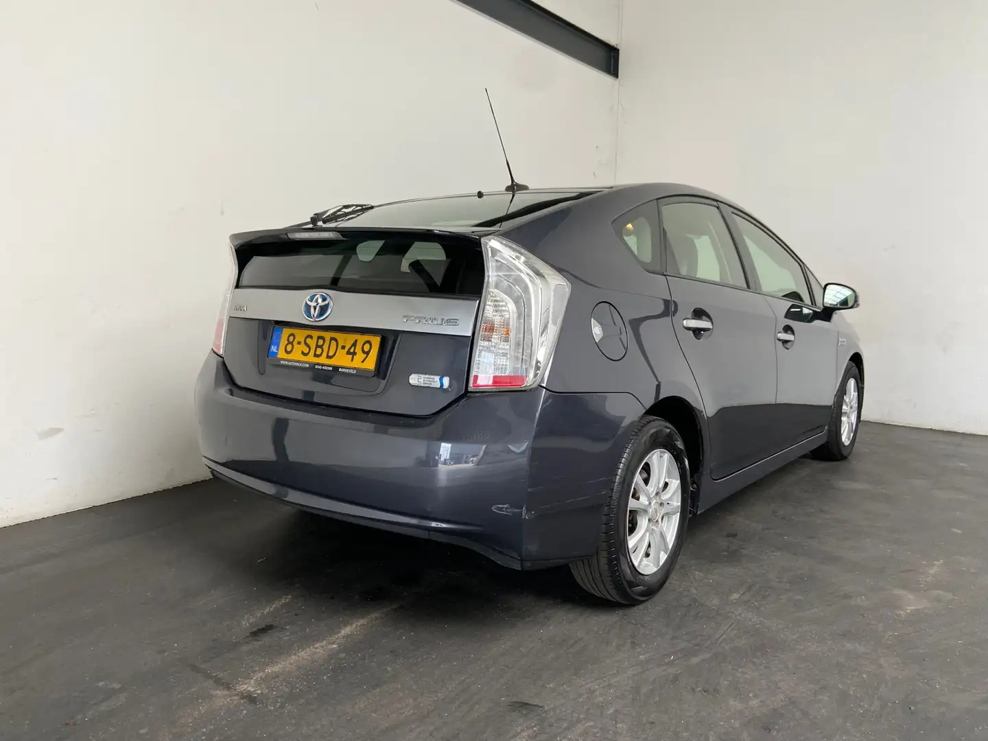 Toyota Prius 1.8 Plug-in Executive Business Gris - 2