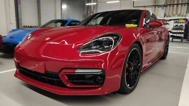 Imagine Porsche Panamera Panamera GTS