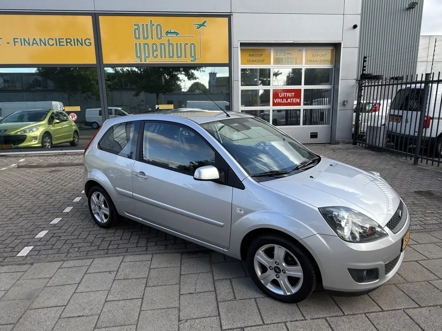 Ford Fiesta 1.6-16V Futura XL Automaat * 53.119 Km * Climatron Grijs - 2