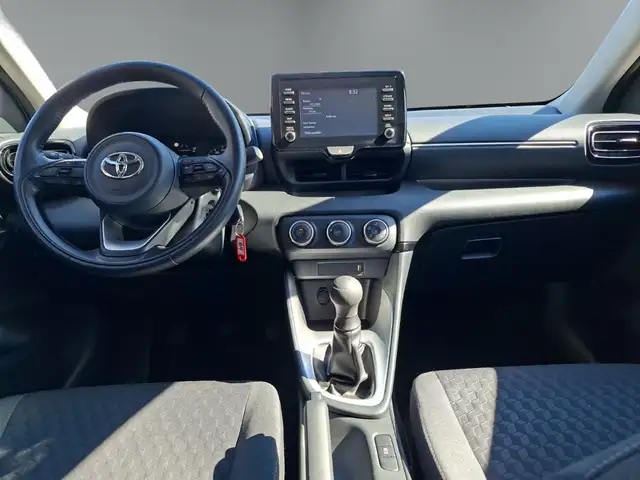 Toyota Yaris view 13