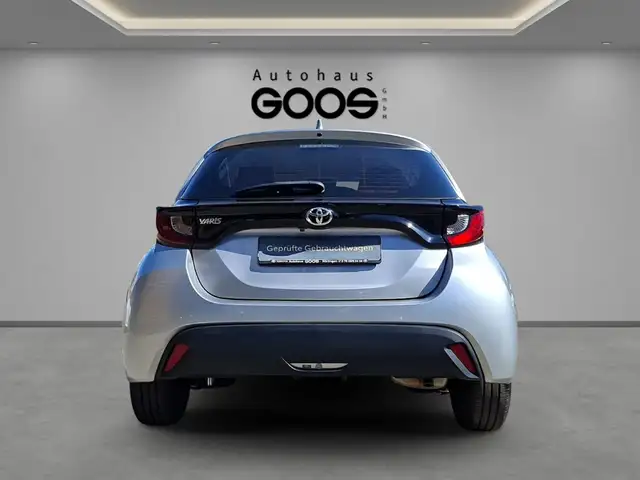 Toyota Yaris view 4