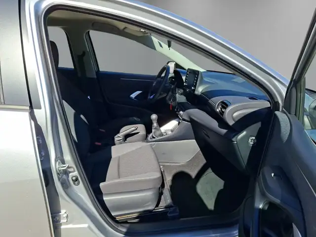 Toyota Yaris view 12