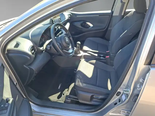 Toyota Yaris view 10